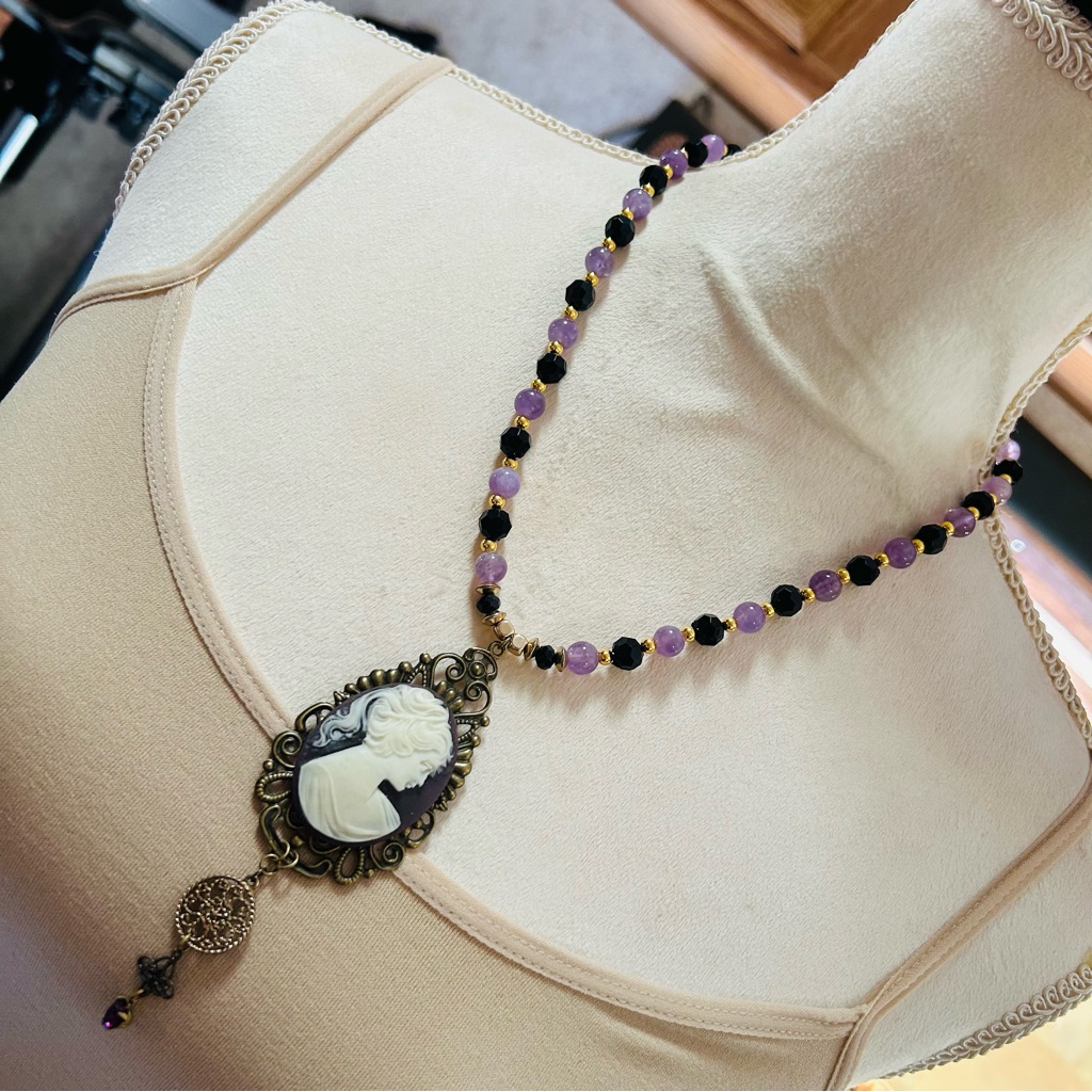 Handcrafted Victorian Lady Cameo Vintage Bead Genuine Amethyst Pendant Necklace